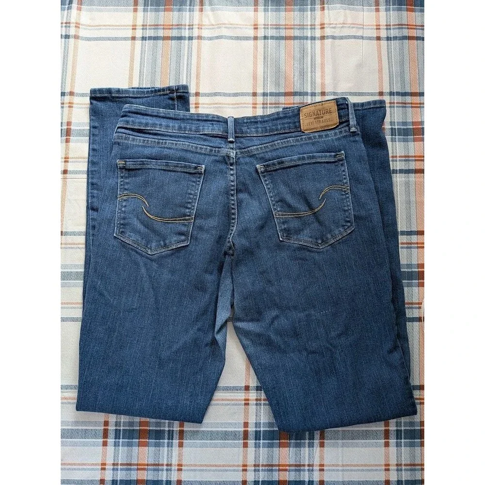 Women's Levi's Jeans Size 10 Long | Straight Leg, Mid Rise, Signature Gold label - Picture 9 of 10